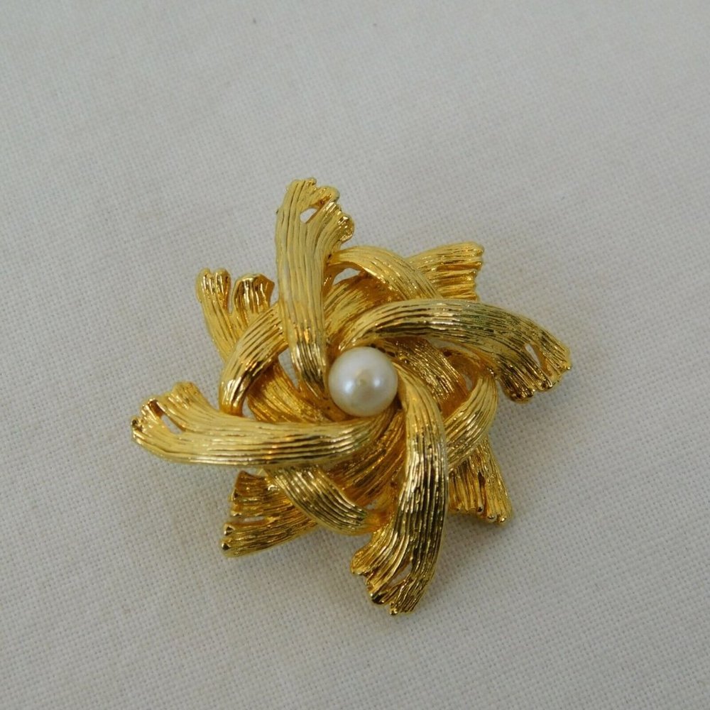 Lot of 4 Fashion Pin Brooches Gold Tone Leaf Flower Rhinestones Faux Pearls FLAW - Picture 4 of 9